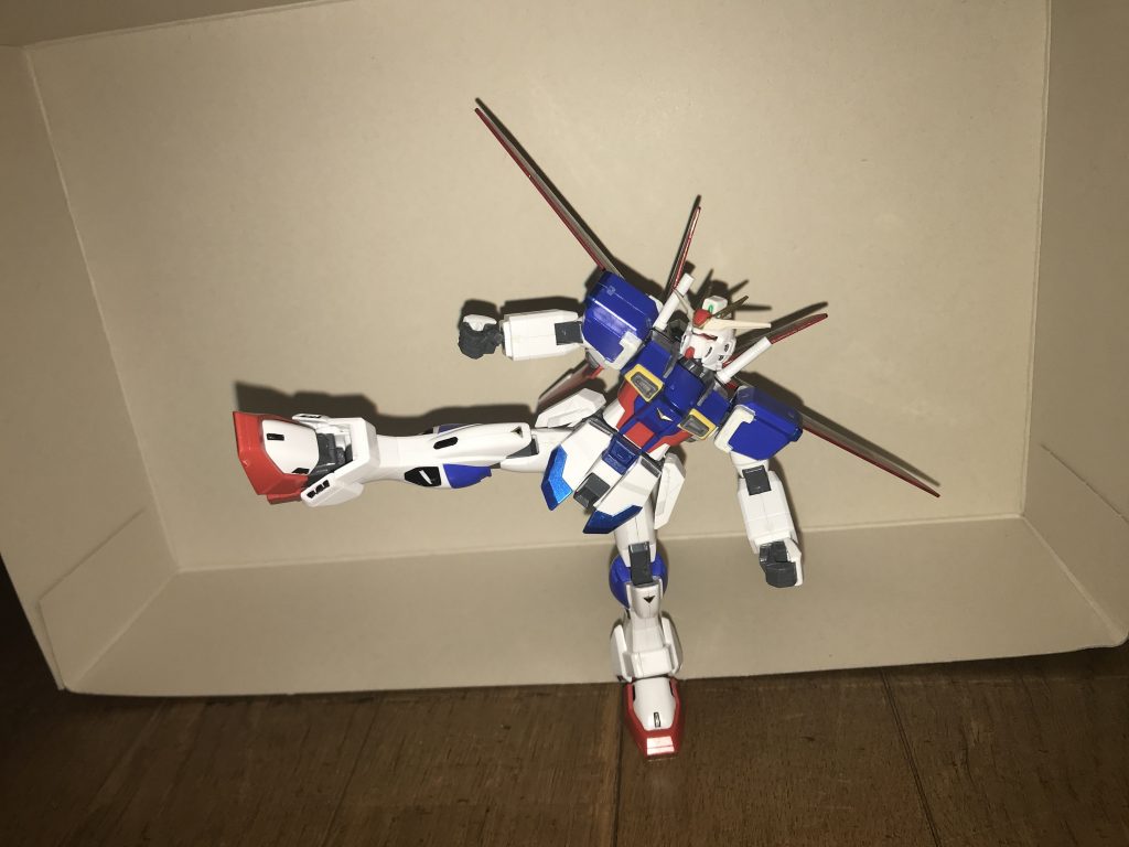 性能アルティメット細胞という凄まじい力を手に入れた事で、パワー・攻撃力・機動力・運動性・防御力・耐久性など、全ての面でこれまでの形態を凌駕する程に強化されている。アンリミテッドエンジンエネルギー生産量が100倍以上に向上し、核エンジンを遥かに上回る莫大なエネルギーを獲得している。攻撃能力デスティニーインパルスガンダムを遥かに凌駕するほどの攻撃力とパワーを誇り、高エネルギー収束機器を使わない通常のパンチとキックだけでも、物理攻撃では破壊不可能なPS装甲や、ビーム兵器に対して高い防御力を発揮するナノラミネートアーマーすらも軽々と粉砕するほど。そして、莫大なエネルギーの恩恵を得た為、高エネルギー収束機器の常時使用が可能なり、ただでさえ凄まじい通常のパンチやキックの攻撃力をさらに大幅に強化できる。機動力・スピードフォースインパルスガンダムと同様に三次元機動は勿論問題なく可能であり、その機動力はフォースインパルスガンダムはおろかデスティニーインパルスガンダムを遥かに凌駕し、亜光速にも達する程の超高速移動さえも可能とする。しかも、その凄まじい加速による機体やパイロットに対するリスクも一切発生しない。飛行能力も凄まじく、宇宙空間、空中戦問わずに、超絶的な高機動戦闘を可能な上、オプション装備なしでの大気圏突入・離脱すらも可能としている。防御力・耐久性通常のビームライフル程度では本機に傷一つ与えられないばかりか、核ミサイル数発の直撃にも全くの無傷で耐え凌ぐほどの防御力を誇る。その気になれば、片手だけでビームを振り払う芸当、肉を切らせて骨を断つ(攻撃を回避せずに敢えて受け流す)戦法すら可能とする。特殊能力への耐性この形態では、元々のインパルスガンダムにも備わっていたジャマーやハッキング、妨害電波などの耐性だけでなく、状態異常を引き起こす能力、時間停止や時間改変などの時間操作能力の影響なども含めた、あらゆる敵の特殊能力を受けない途轍もなく強力な耐性を獲得している。これにより、本機とパイロットは、周囲の時間が停止しても自由に問題なく動ける他、タイムパラドックスが発生しても現代に存在する事ができる。これは、「アルティメット細胞を使用するMSの適合率が高い場合、そのMSはあらゆる敵の特殊能力に対する耐性を獲得する」というアルティメット細胞が持つ固有の特性が具現化されたもの。