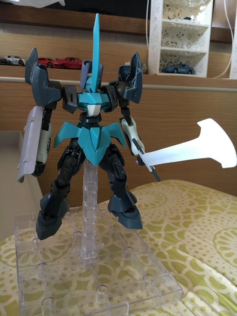 完成系塗装前の状態。途中で胸部を丸々入れ替えたことで、しっかりまとまった感が出た。剣もここで形は決まった。