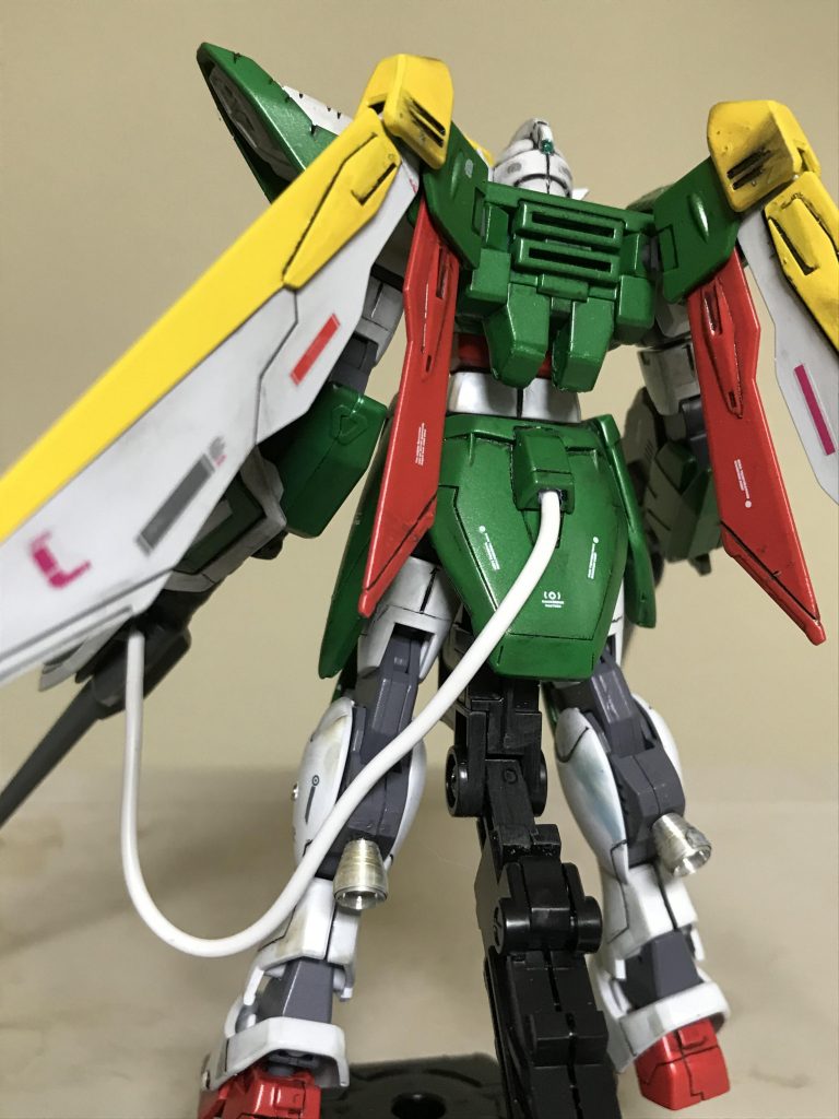 シールドランチャーと背後に
エネルギーチューブを 取付けました。
この理由は エネルギー切れを
しないように しました。