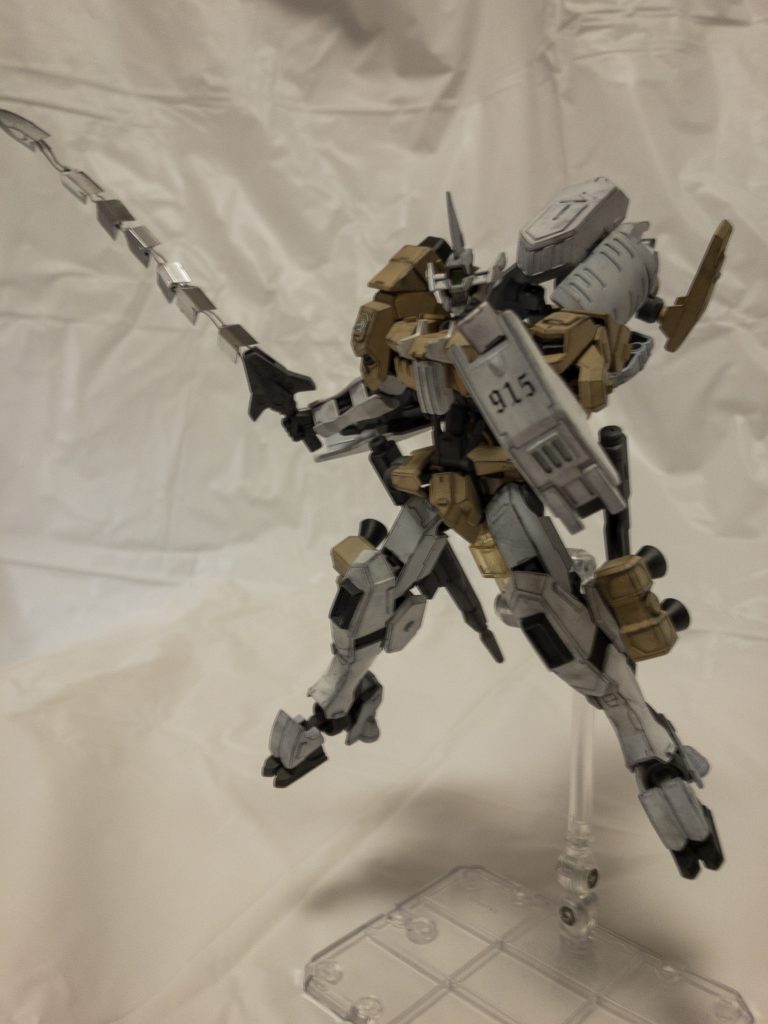 ## テイル・ウェイブ・ブレード

本機体の唯一の近接武器。鞭のように斬り払うことでリーチの短さを克服している。
普段はバックパックにマウントされ、変形時にはその名の通り尻尾になる。