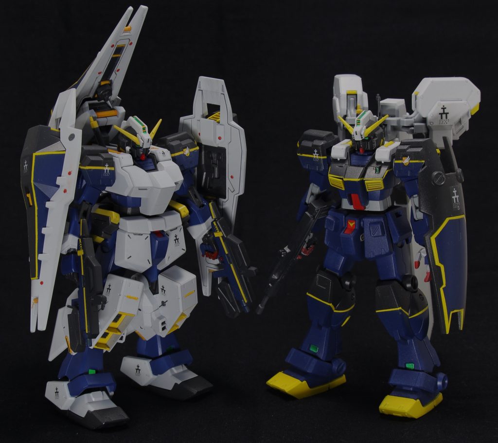 以前作ったヘイズル2号機と並べて。
やっぱヘイズルって言ったらこの膝ー!!!!って感じで1人小躍り。
次はアドバンスドヘイズルかヘイズル改を作りたいです、カラーパターンがシンプルになる、嬉しい。