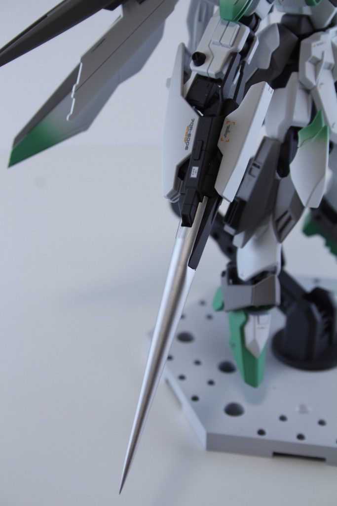 ランスはダークハウンドの物を使用。
合わせ目がガッツリ出る感じだったのでモールドと一緒に消して鋭利になるように仕上げました。