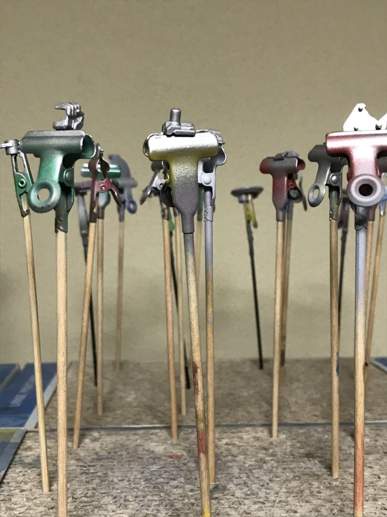 ペイルライダー 関節部 シルバー塗装
工程!