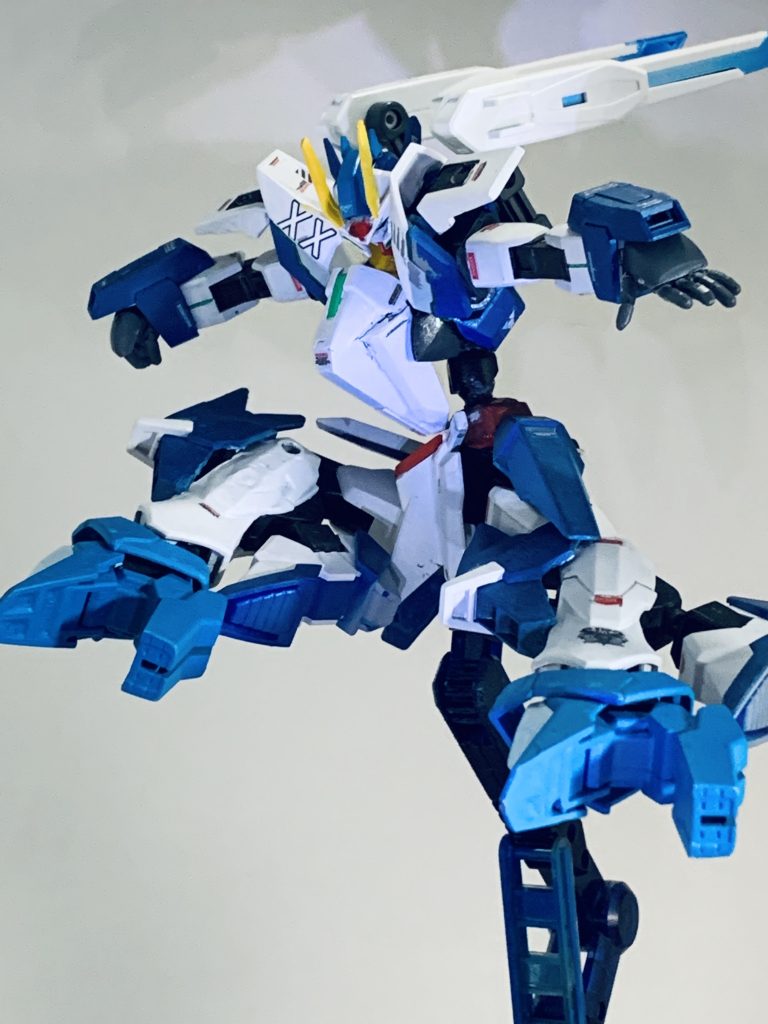 胸部のボールジョイントのおかげで通常では出来ないライダーキックもできます‼︎