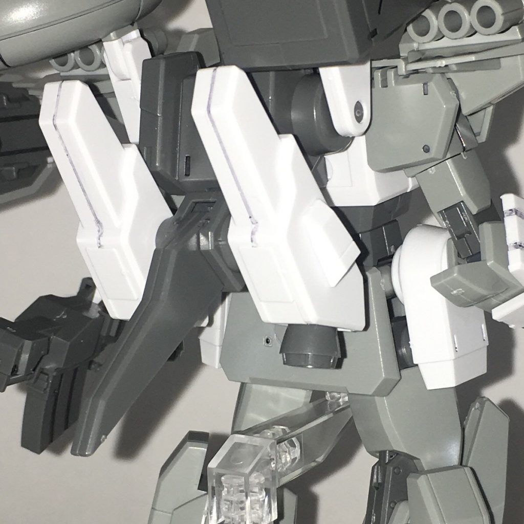 バーニアスラスター。出力が高いので、ライブワイヤーが重装備であるにも関わらず、重力圏の内外における自由な機動を可能にしている。