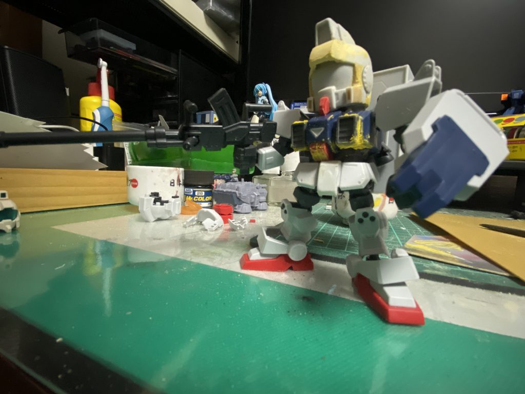 最初は、ランドセルと180ミリキャノンを装備して、スレイブレイス機にしようとしてましたが、デカールがないのでやめました!