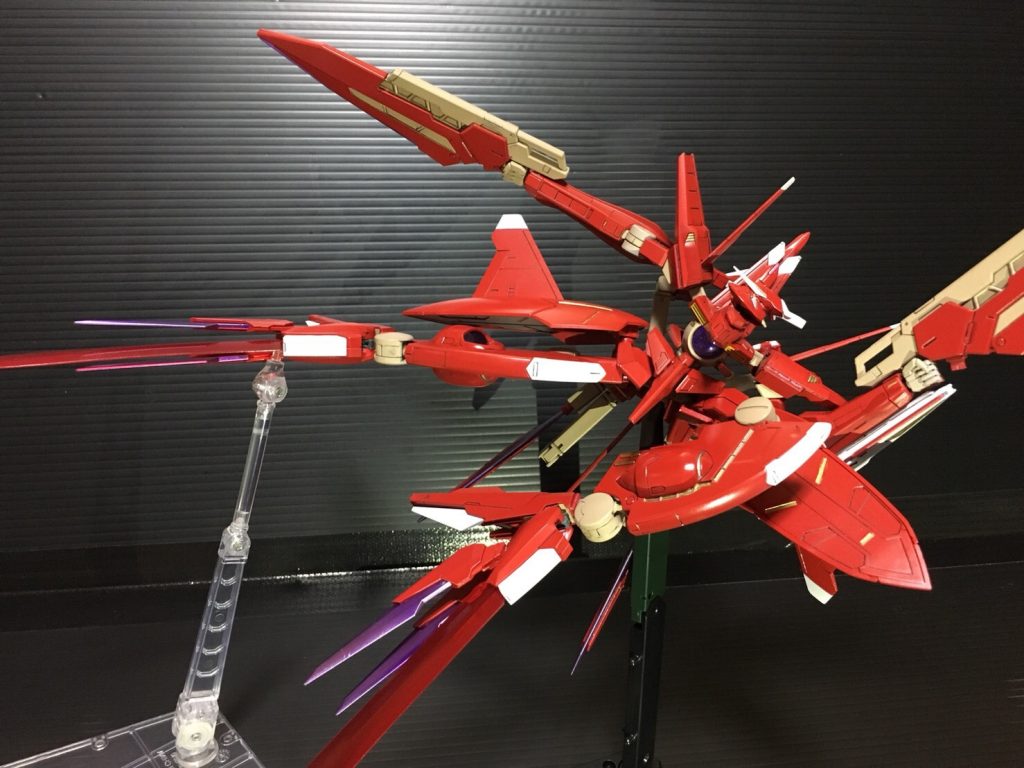## GNバスターブレイド ライフルモード
ハルートの物を未改造で使っているのでライフルモード、シザーモードも使えます。
これそのまま持たせた時になんの違和感もなくマッチした！と思ったんで改造のきっかけをくれた大事な武装です。
## GNバスターサーベル
サーベルの展開の他にも爪部分はGNソードとしても機能します。