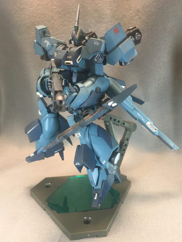 ライフルはジェガンのものにストライカージンクスの余剰パーツを組み合わせ、ジャンクパーツでデコレート。
シールドはジェガンとG・アルケインのシールドの組み合わせ。