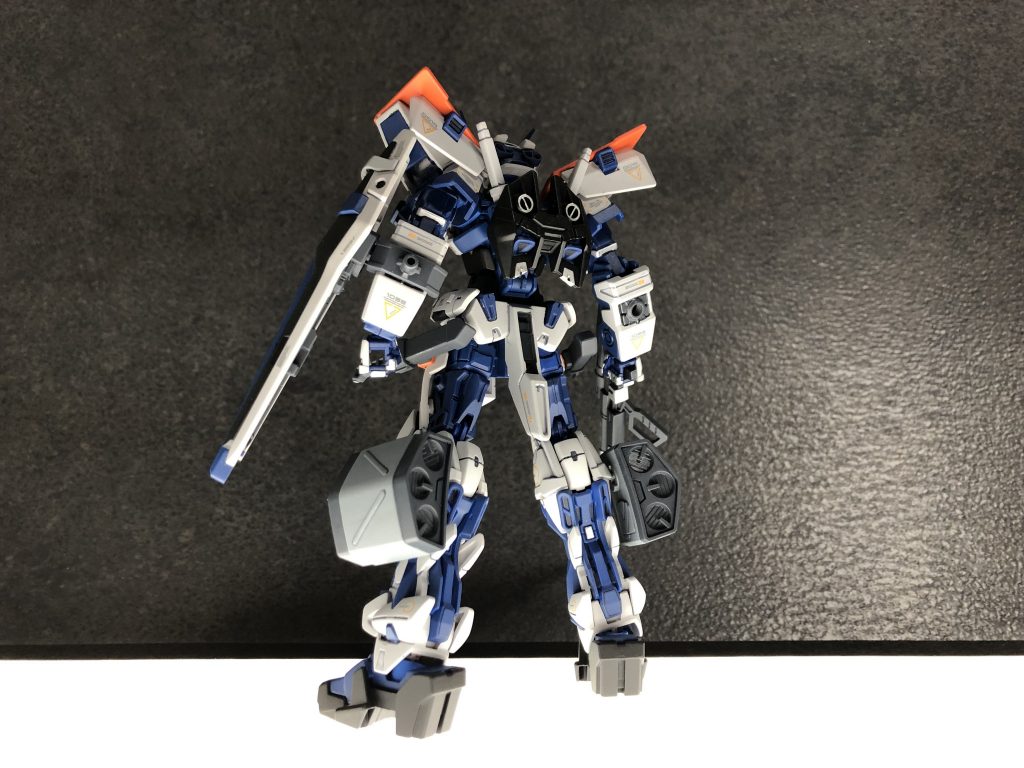 ブルーフレームセカンドGは、HGで発売されていないので、ブルーフレームセカンドLとレッドフレームフライトユニットのニコイチでミキシングしました（╹◡╹）