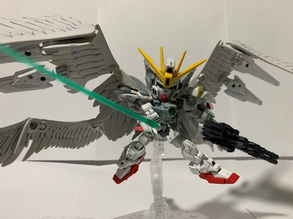 楽曲「全開放」防御を解除してビームサーベル、バスターライフルをフル装備。