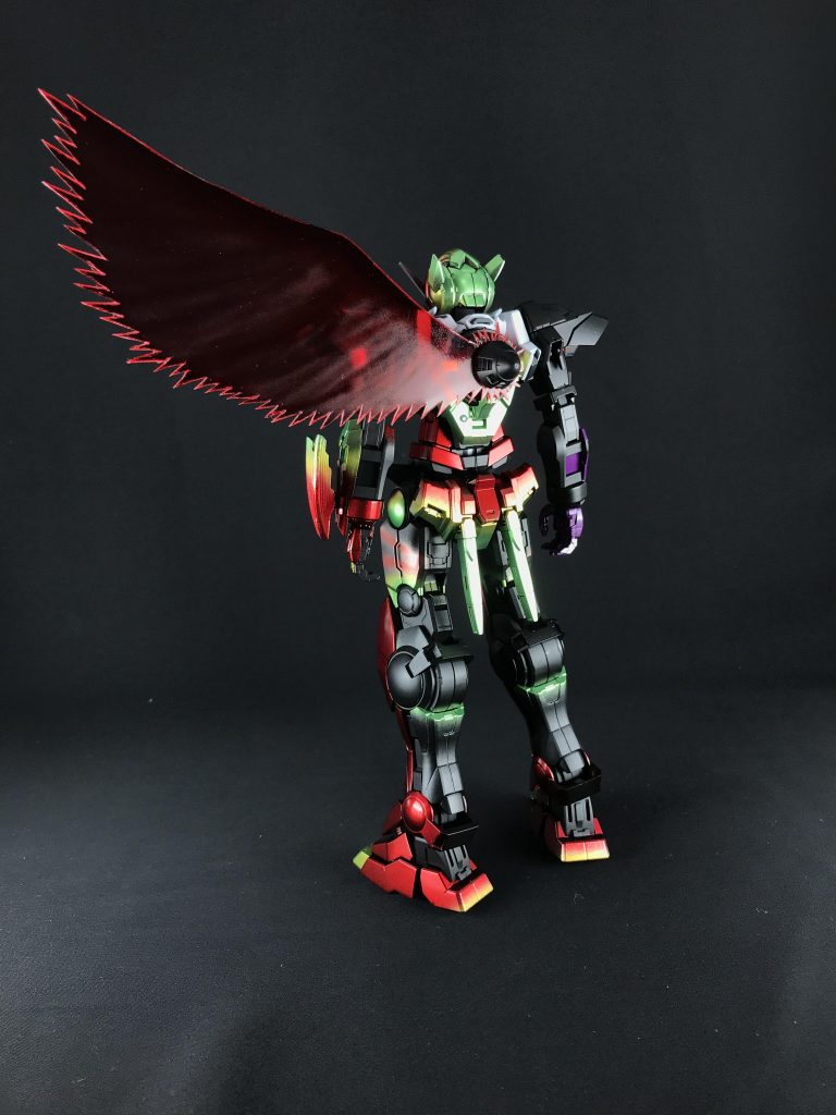 羽根はGN粒子の放出をイメージして作成