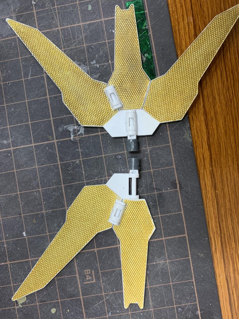 リフレクターはミスターメタリックのブルーゴールドを筆塗りで。さらにタミヤの墨入れブラウンでウォッシングを施して少しグラデーションがかかった感じにしています。