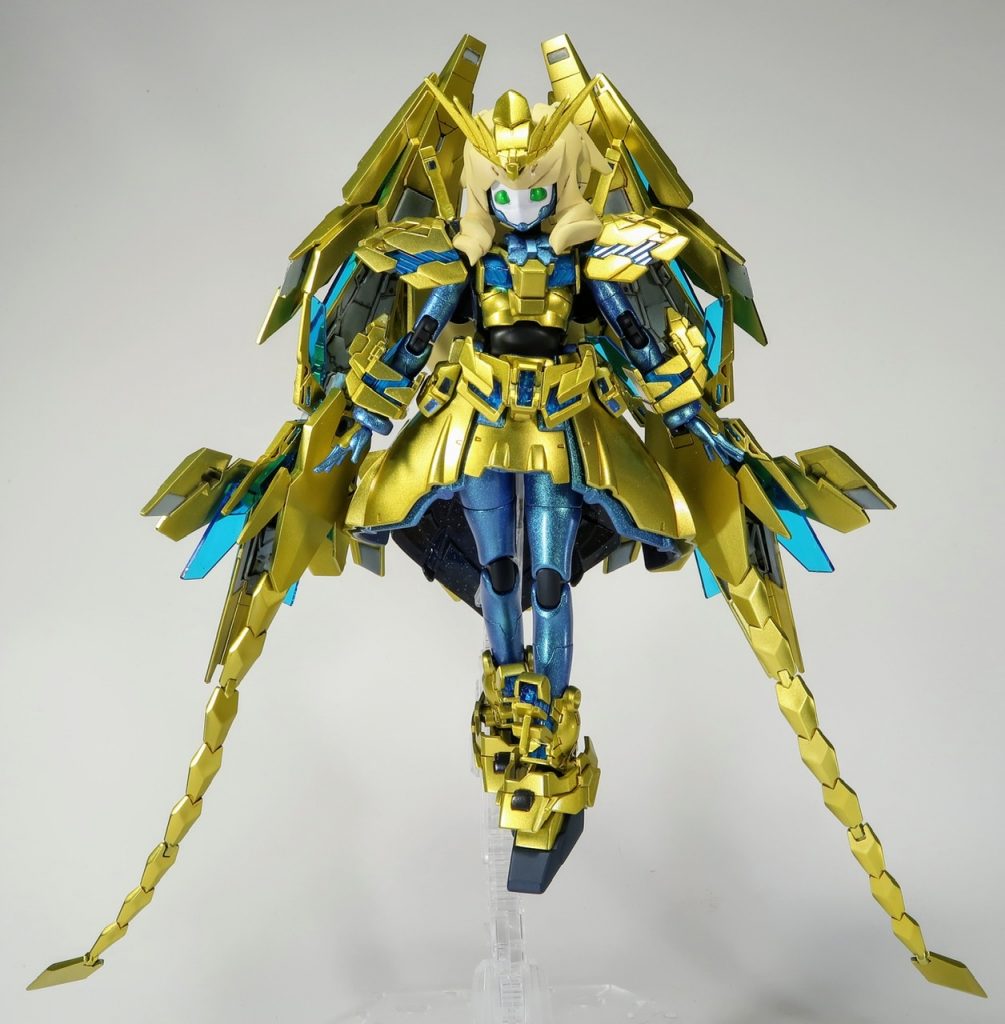 GBN（MS）モードでは頭部のバイザーとフェイス、肩アーマーを交換。アームド・アーマーDEをHGUCにして大きな翼の印象に。フェネクスの目は黄色ですが、リタの瞳の色にあわせて緑色にしてあります。