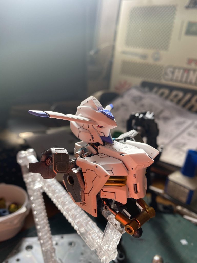 所々に筋彫りモールドを。
長らく製作していなかったからかアイデアが出てこなくて苦労しました(T_T)笑