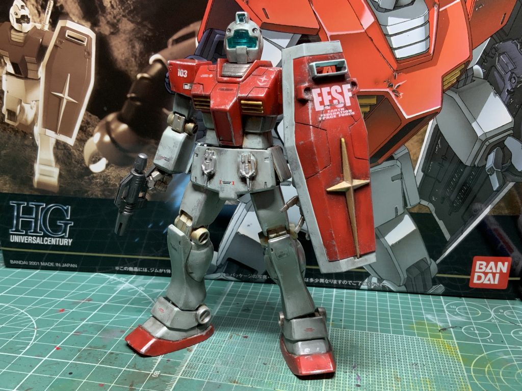 ジムくんは、スジ彫りと簡単ディテールup術とマーカーとスポンジでシャドウ処理を。