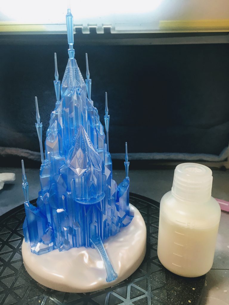 お城はパチ組みにそのままビスマスパール→蛍光クリアーを吹きました。