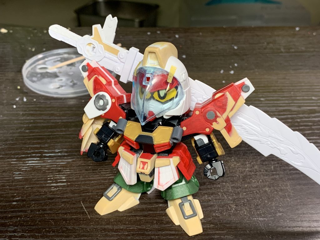 堕悪紅零斗丸制作最大の鬼門 [バイザーの加工]ひたすら慎重に闘刃丸のバイザーを削っては擦り合わせ 調整していきました