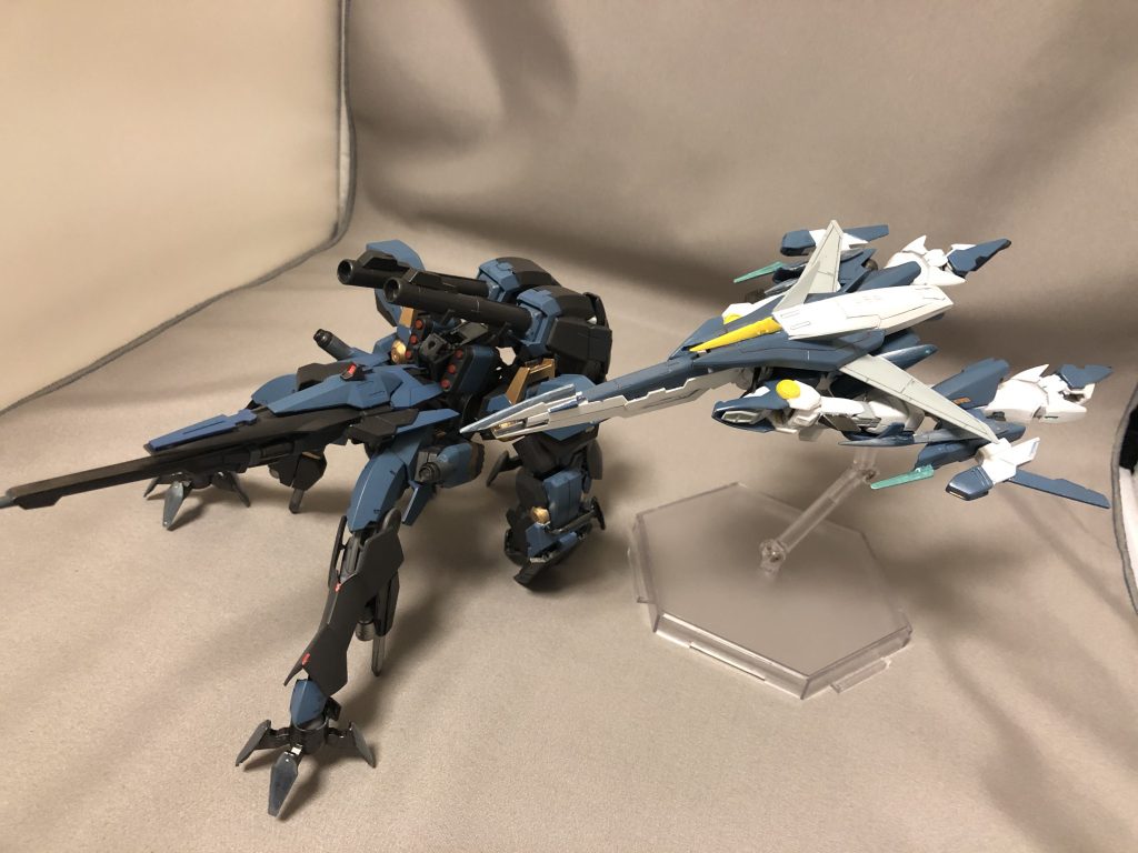 おまけ、前回の可変機とのツーショット。身長差が凄い