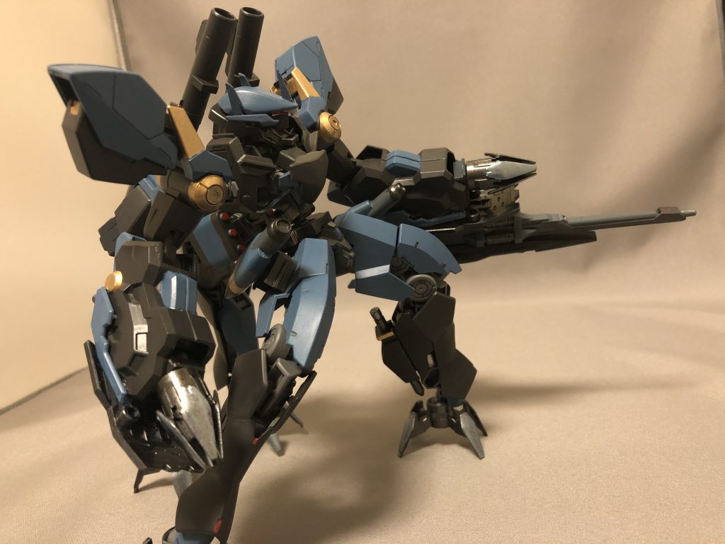 キーウィとドッキング 第2形態バスターモードへ。機動砲台として運用、瞬時に分離してすぐさま格闘へ以降出来るいわゆる中間形態