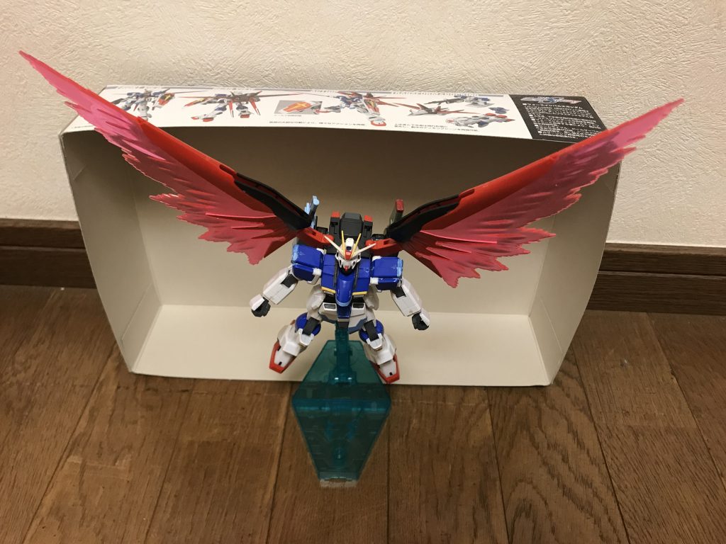 ウイングユニットこのウイング自体も切れ味が高く、飛行しながらすれ違いざまに敵を斬りつける事ができ、その大推力を生かして、一瞬で敵の間合いに近づく事ができる。