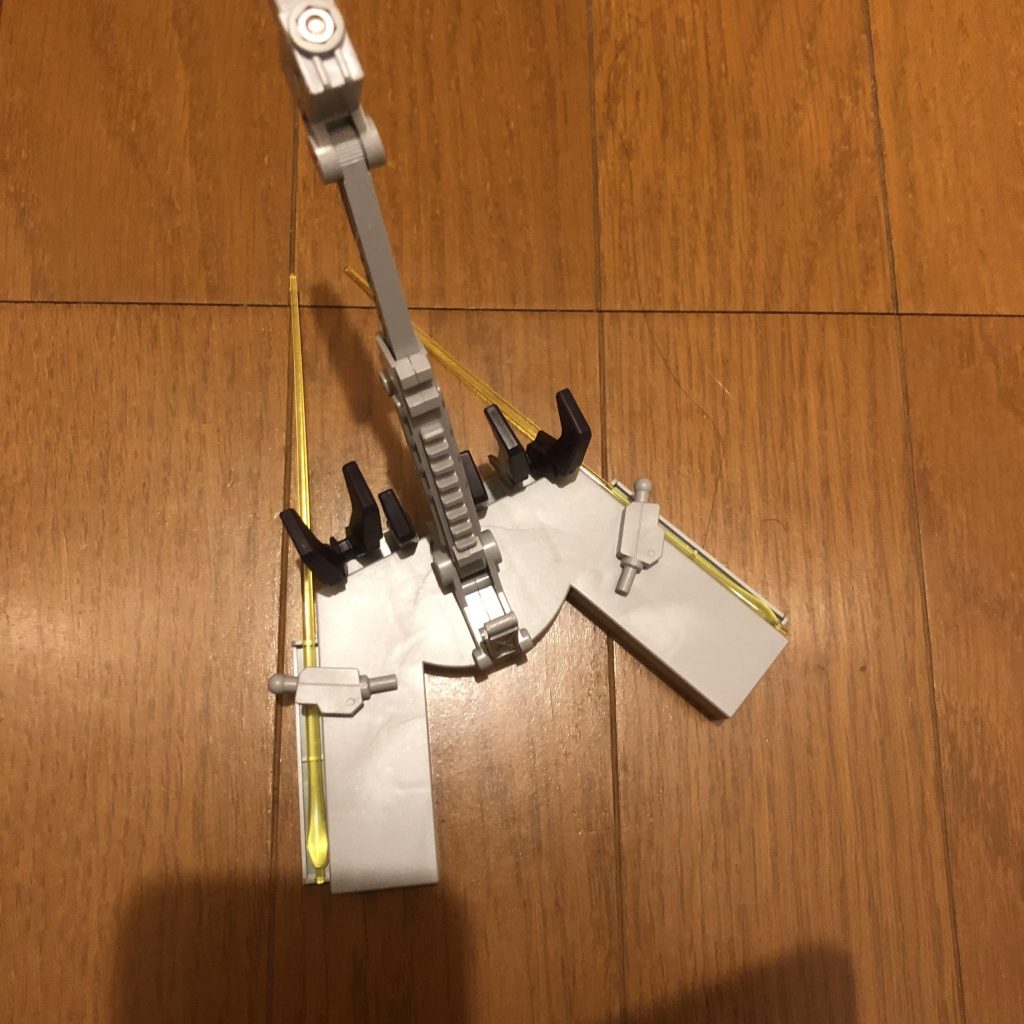 スタンドには付属品を取り付けられます。
よく物を無くす人にとってはありがたい仕様。