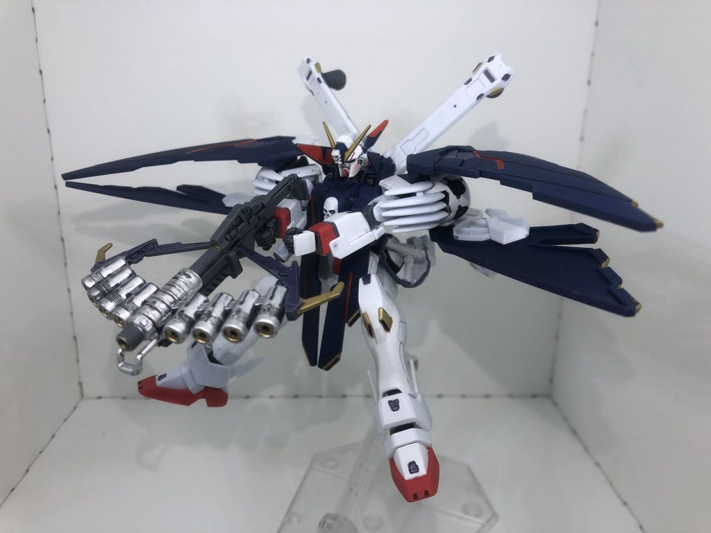 フルクロスユニット自体はジョイントであっちこっちに振れるので、
意外とダイナミックなポーズも取れます
某ここにいるか聞いてくるロボアニメで見たポーズがかっこいいと思ってやってみたんですが、
やってみるとこれEWのウイングゼロですね
なんか思ってたのと違う印象になりましたが
これはこれでかっこいいのでOKです