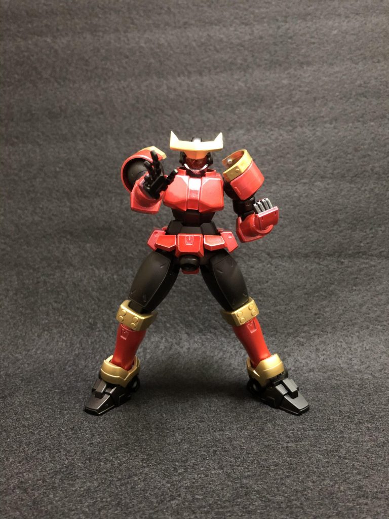 正面。カラーで化ける物ですね。
赤部分はシャインシルバーの上から、クリアレッドを重ね吹きしました。