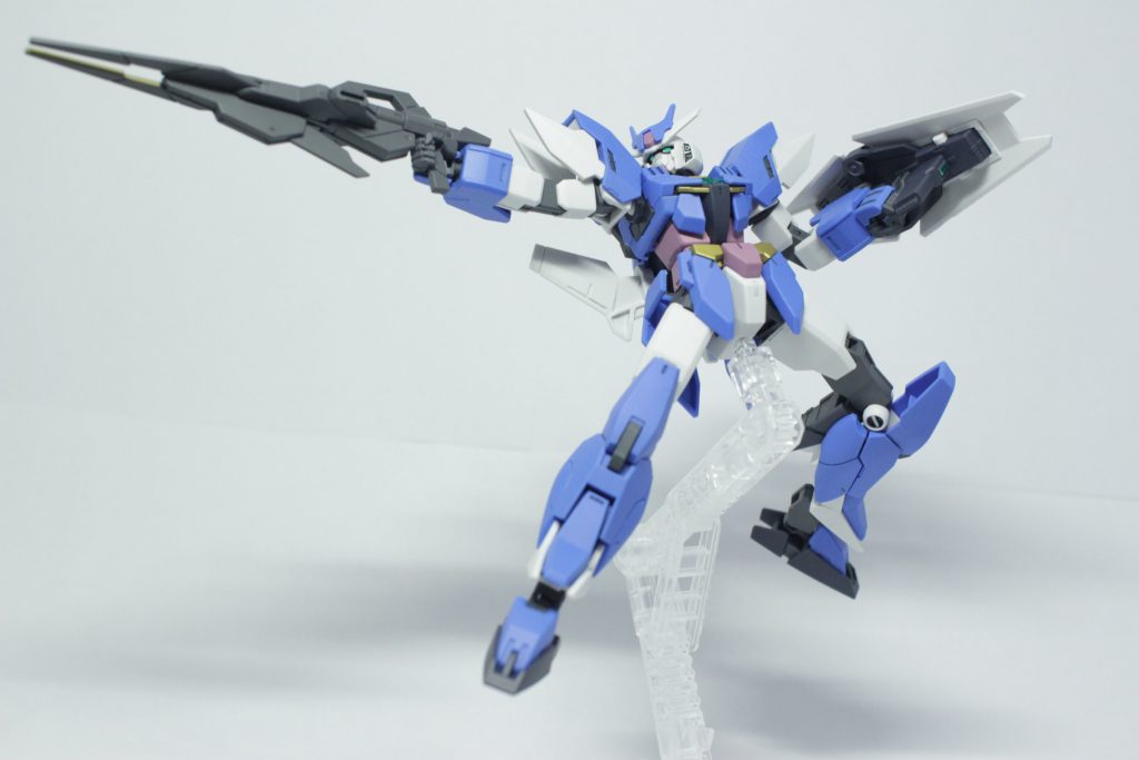 「コアチェンジ、ドッキング…ゴー」ってことでアースリィガンダムです。アーマーと合体して頭身が変わるのは最初見た時天才かと思いました