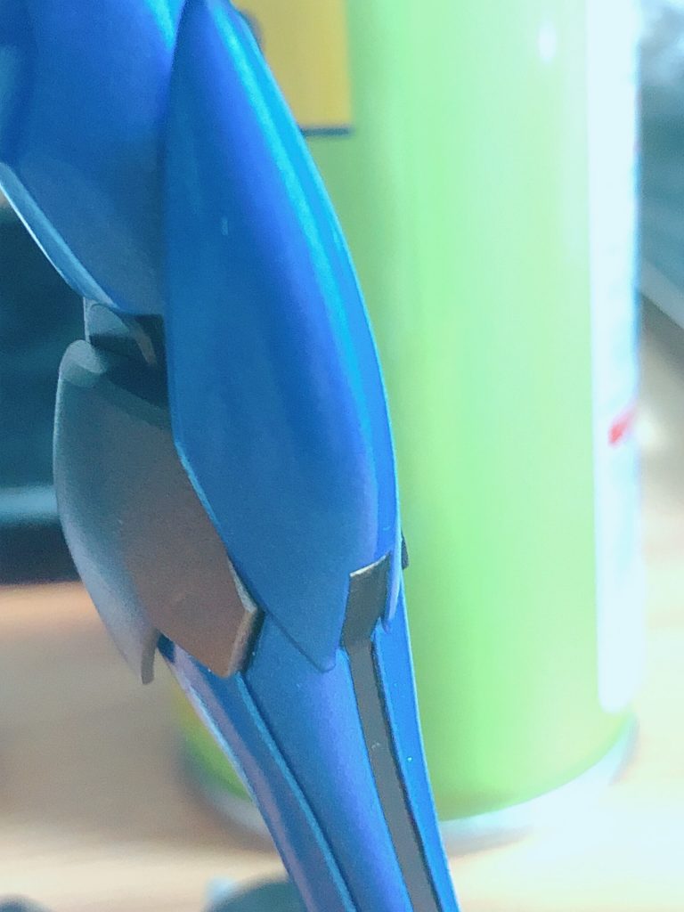 塗装には付属のシールを一部活用しました。