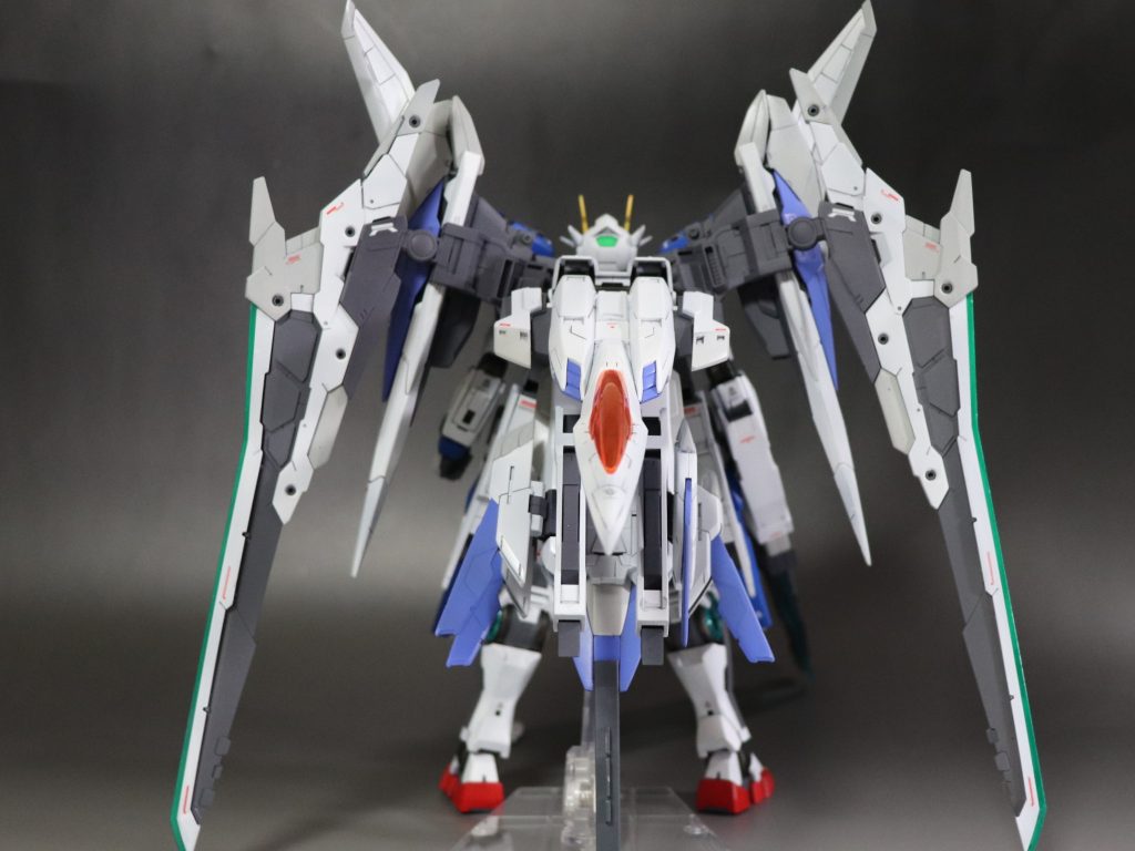 背面。GNバスターソードⅢの取付方法がわかりやすいと思います。