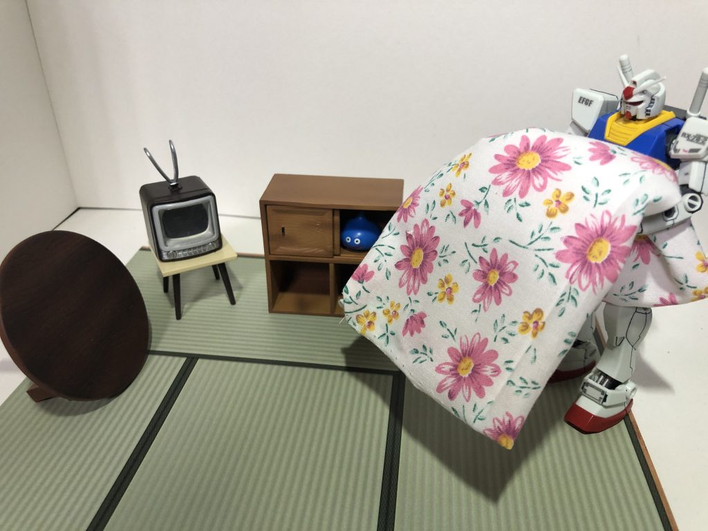 寝ガンダム–2枚目/制作者：石の湯