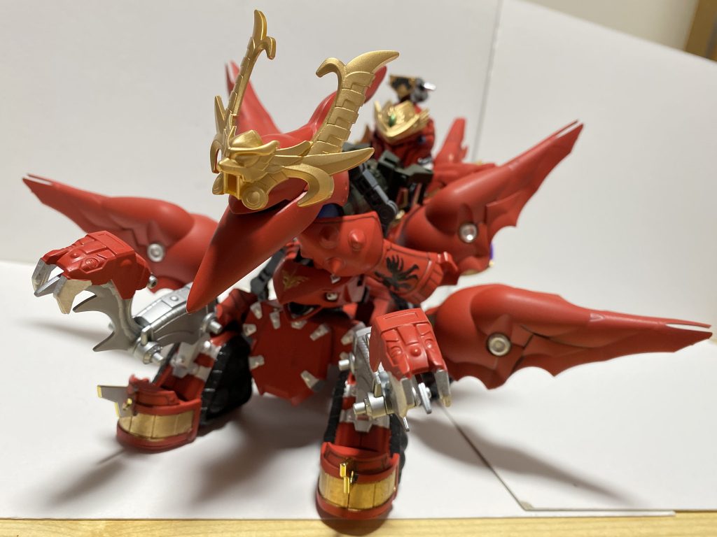 オリジナルギミックとしてバインダー展開の防御形態にも。