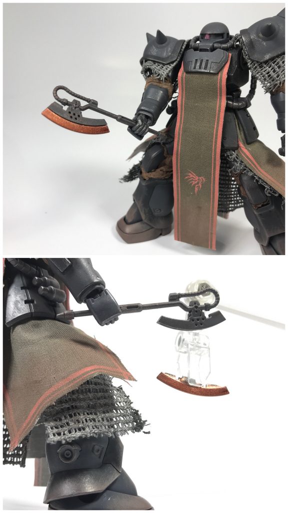 ヒート・ホーク
多重に刻まれた火のルーンにより刃部分をプラズマ化させることで切断性能を飛躍的に向上させる機構を持つ斧型の武器。
この機構は5回ほど使うと刃がダメになってしまうため、状況によってはこの機構を起動させず、単なる斧として使用されることも少なくない。
刃が痛んだ場合は刃ごと取り外して交換することが可能。