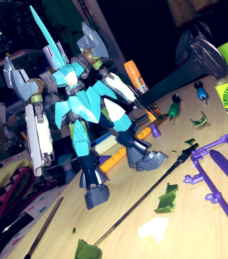 最終系。ようやくモモとヒザの装甲が完成。思うように形が合わず、多分一番苦労した箇所だと思う。