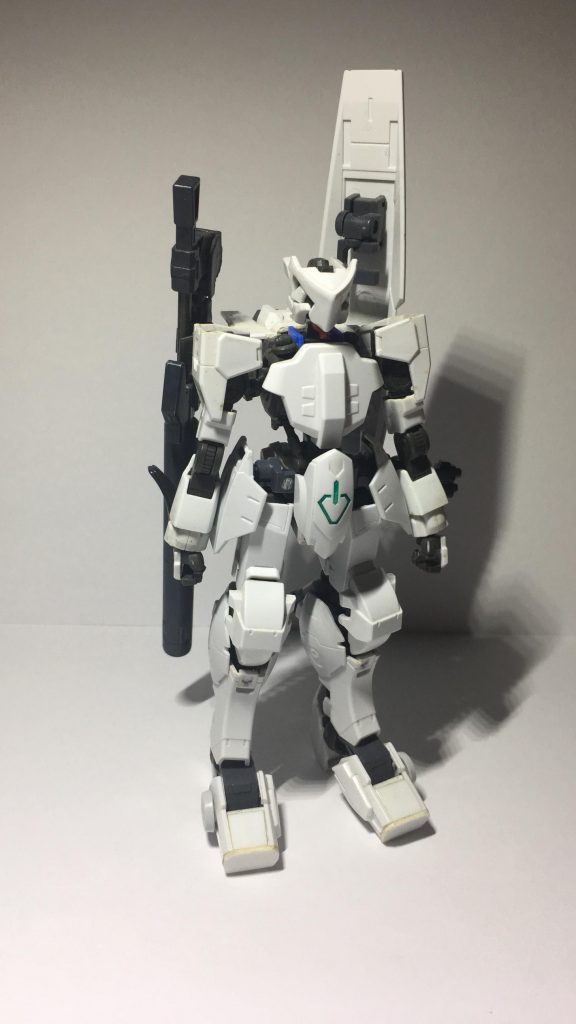 前面から
海賊稼業でもお金は節約せねばならぬので白塗装なのです。