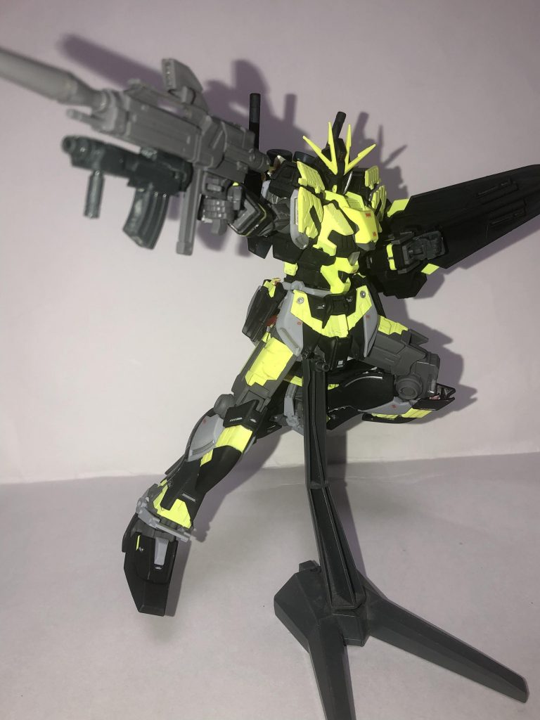 種ポーズ
キット付属の手首だとポーズが上手く決まりませんね
個体差でしょうか