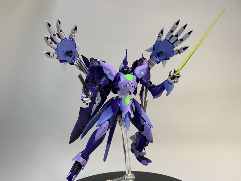 ビームサーベル装備。