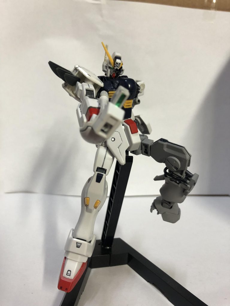 X1リペアのメイン武装。片腕しかない為、ザンバスターの機能をまとめビームザンバーを改修してできた装備で、射撃時はザンバーガンと呼ばれる。威力は安定せず時にはビームライフルほど、時にはスプレーガンのような威力とランダムである為使い勝手が悪い。