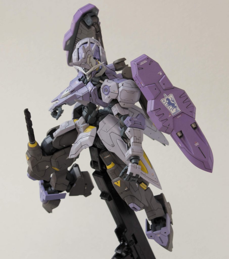 ドリルニー。こちらも刀と合わせて黒で。