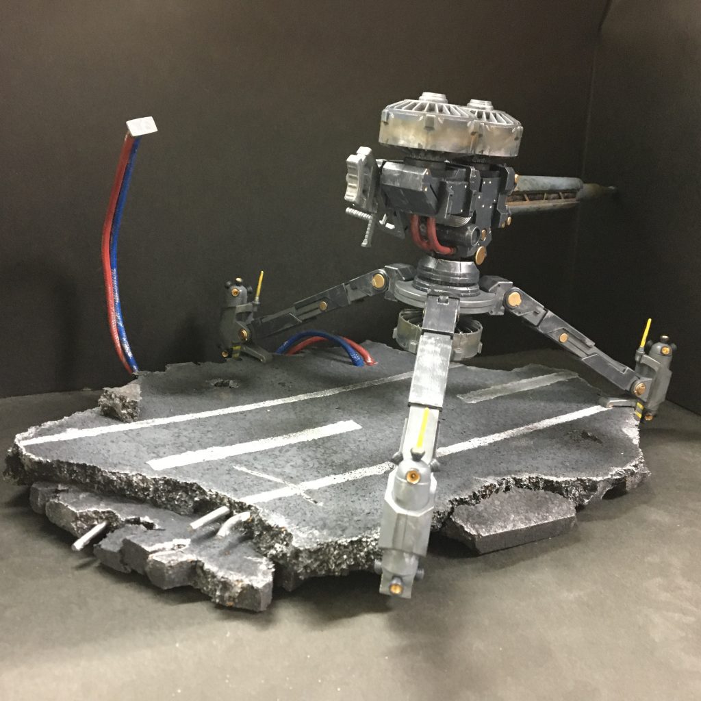 背部
ビッグガンも全塗装から汚しています。
こちらもバーニアの中や細部の塗り分けは筆塗りで行ってます😄
脚部の関節部分のモールドのみスプレー缶でランナー塗装後に補修してます💦
個人的にジェネレーターのウェザリングが気に入ってますw