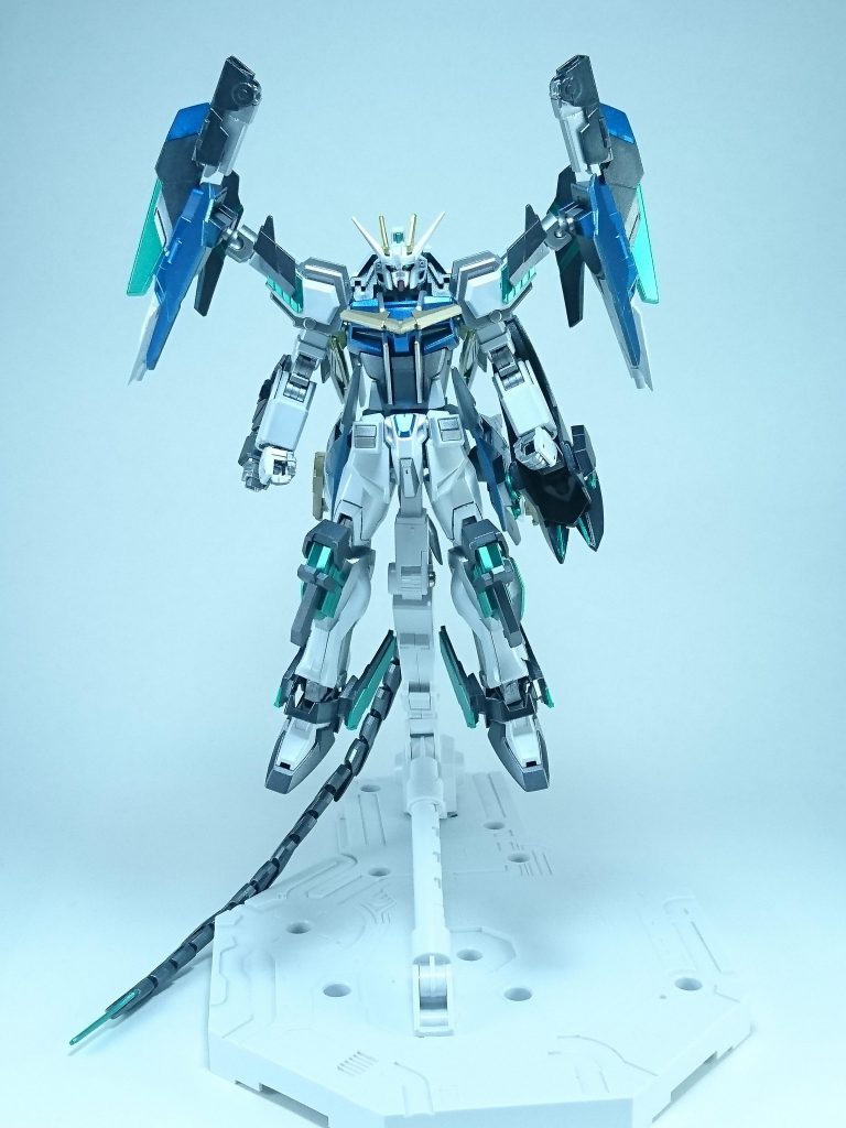 ～決戦仕様形態～「ストライクF アンリミテッド」素体であるストライクFにアクセル・パッケージ、メガキャノン・パッケージ、アフターグロウ・パッケージ、オルタナティブ・パッケージに加えて、専用ストライカーパック「サイコ・グリップ ストライカー」を装備した姿。