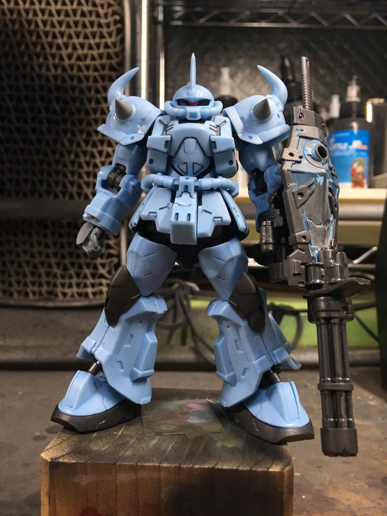 おおよそ表面処理が終わったところ。このシリーズは基本的にフレーム（ガンメタ）+その他のパーツ（単色）の計２色で成型されてるようで、「え、そこ塗装パーツだったんだ？！」ってのがけっこうあります。