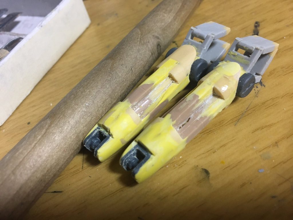 腕部は通常機の腕部を芯にパテで造形。少々細身か。