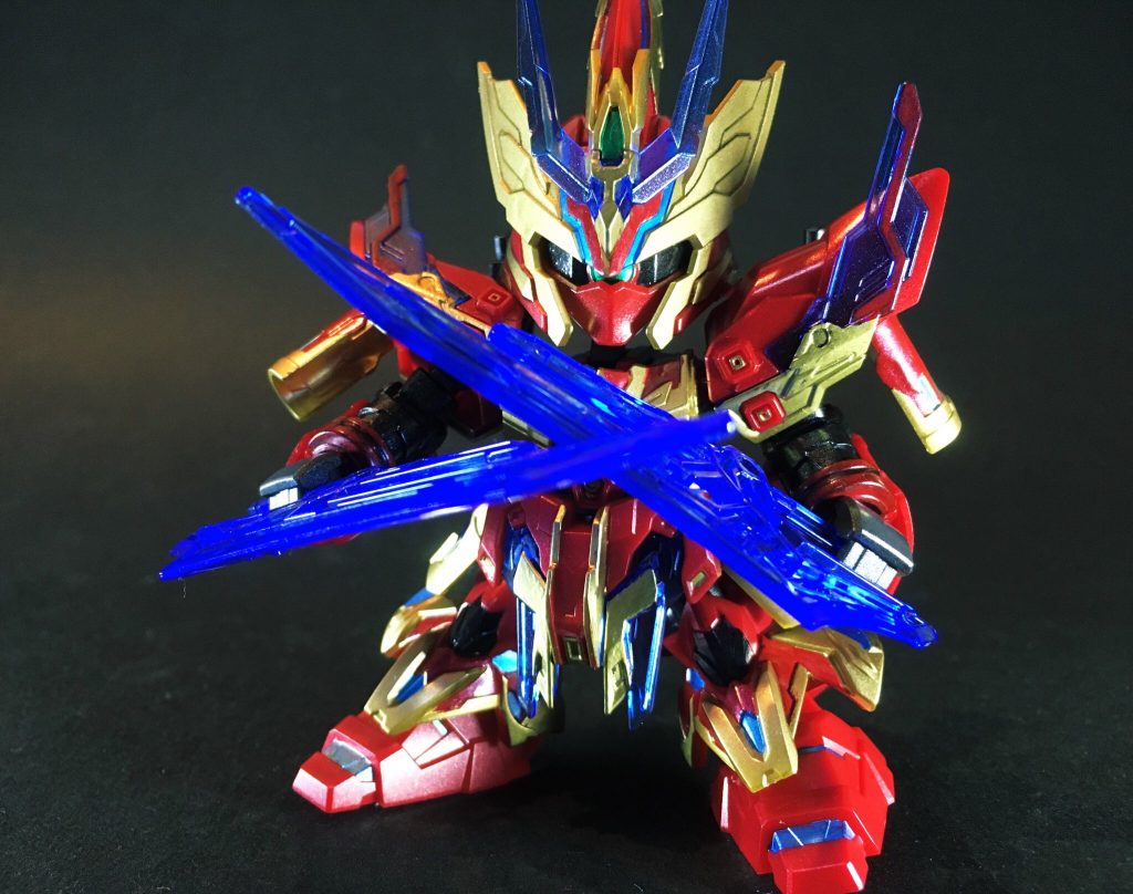 魏武将中でも屈指の人気を誇る張遼、演者はサザビーでキット化されました。敵であり友でもある因縁の蜀将・関羽がνガンダムである事と、また呂布がシナンジュである事との関連も想起される配役です。