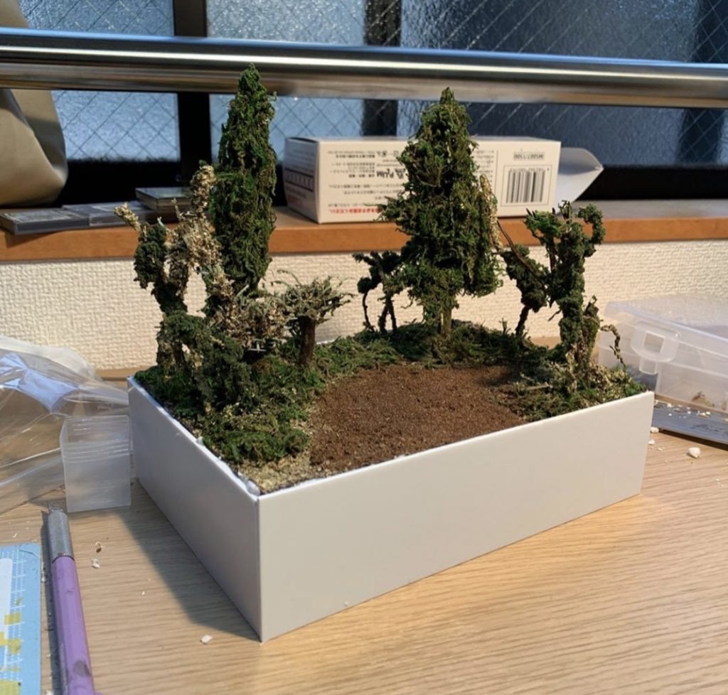 ベースは発砲スチロールにプラ板を貼り付けました。