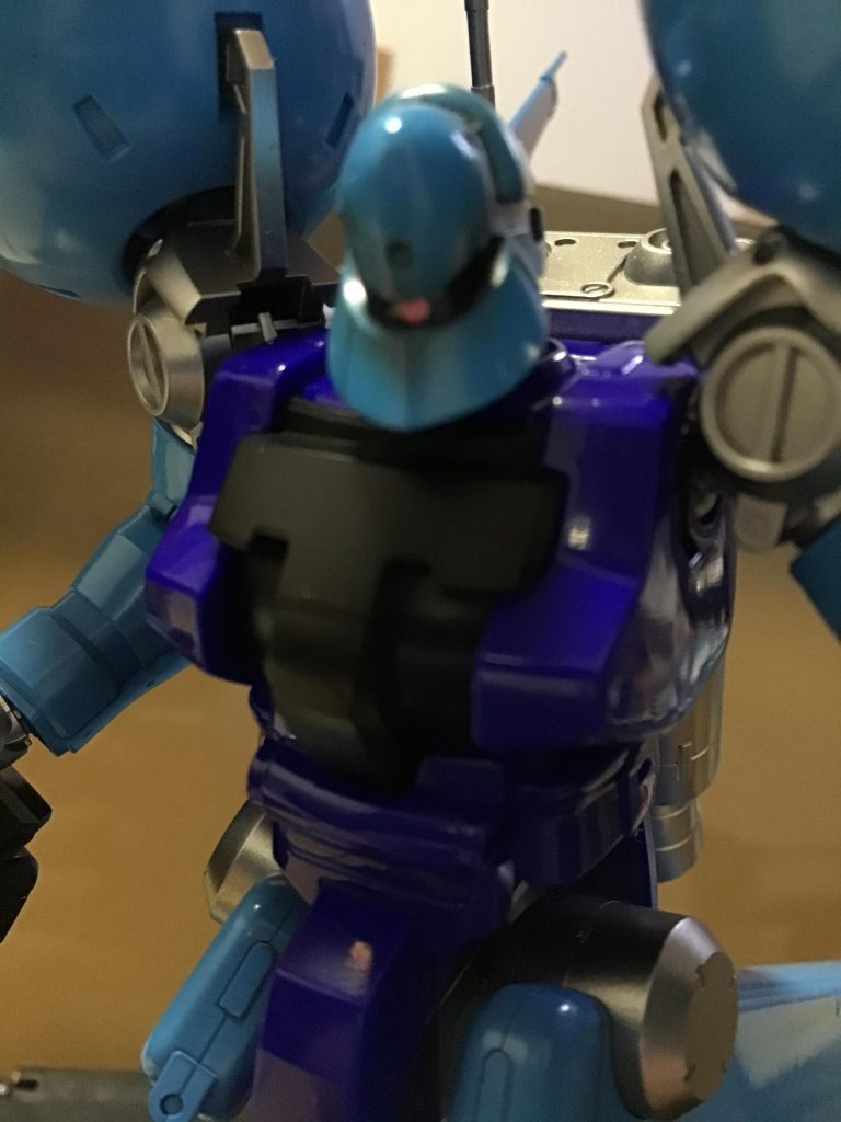 ドラッツェ自体ありあわせ感があるので各部金属むき出し風のシルバーにしました。