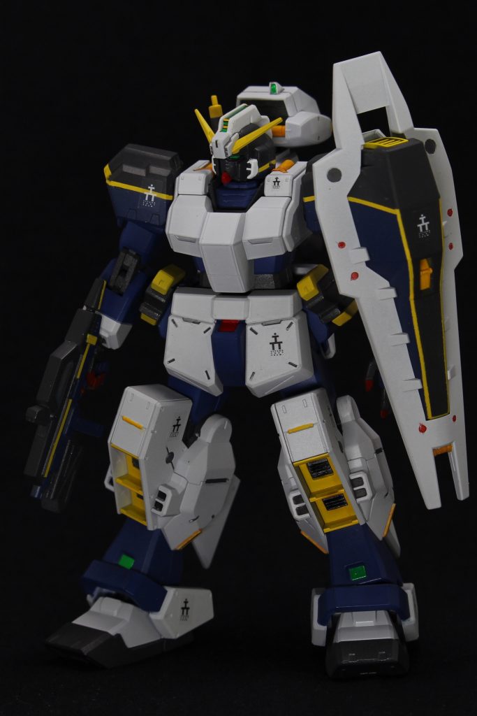 ヘイズルフルアーマー形態。
電撃ホビーだかについてきた付録のプリムローズにおまけでついていたチョバムアーマーを使用。