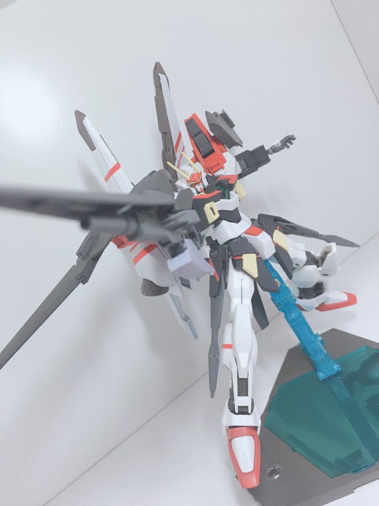 ブンドドその1。メインウェポンであるドッズブレードライフルは中距離射撃と近距離戦闘を目的として作りました。