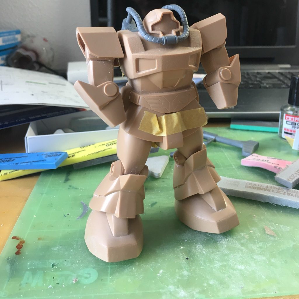 あとハメ加工とかの知恵と技量もなく、愚直に組みながら合わせ目消しを進めていきました