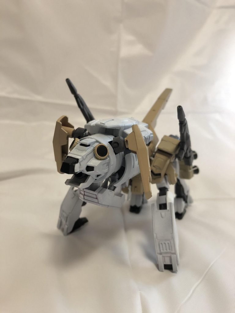 目にデカールがない状態。

名前のカレントランナーは「今を走る者」です。これは愛犬カレラに因んだ名前であり、懸命にその生涯を走りきったことに由来します。
また残された家族……今を生きる僕たちが悲しみに立ち止まって走るのをやめてはいくないという自戒でもあります。
きっと悲嘆に暮れることを彼も望んでないと思いますので。